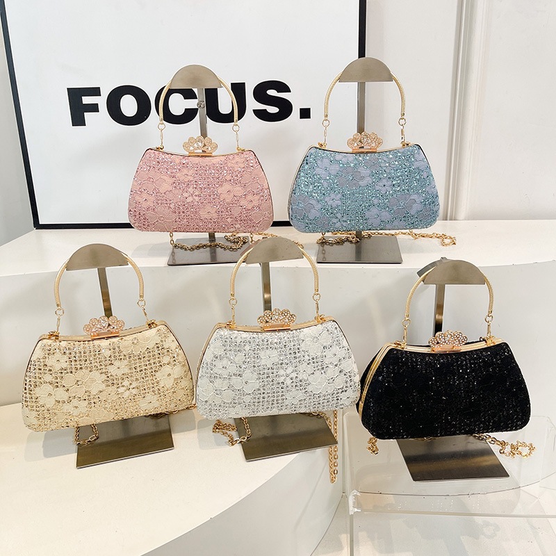 A new summer fashion and stylish dinner bag for cross-border party women in 2025, with a niche design and a single-shoulder crossbody bag full figure