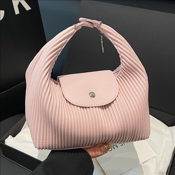 A trendy and simple pleated handbag for women in 2025, a stylish and fashionable single-shoulder bag for commuting, and a versatile crossbody bag full figure