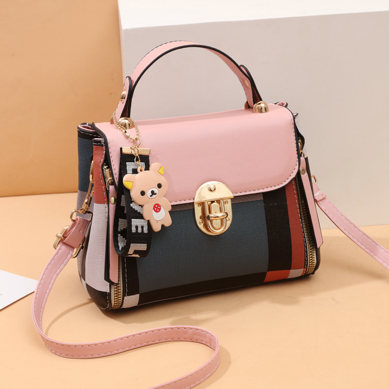 The 2022 new trendy and stylish checkered small bag, a fashionable women's bag, a versatile crossbody bag for cross-border use full figure