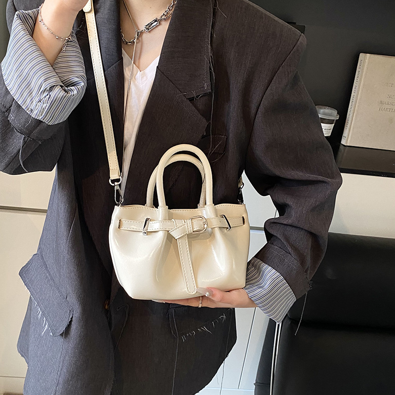 High-end pleated handbag for women, 2025 new trend, fashionable single-shoulder bucket bag, casual and versatile crossbody bag Specification drawing