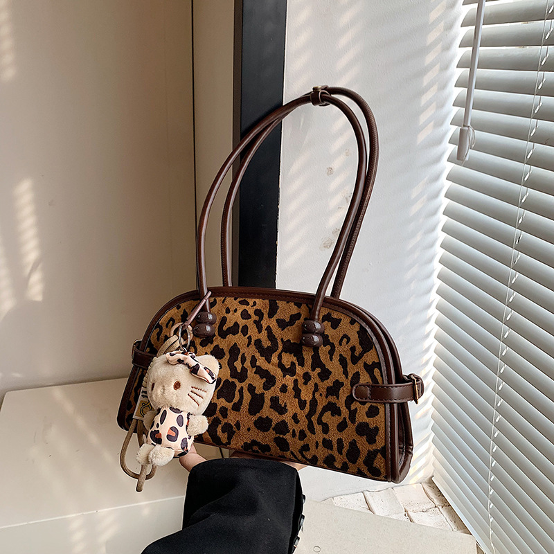 Large-capacity women's 2024 new trendy and fashionable leopard print crossbody bag, French niche design single-shoulder underarm bag Specification drawing