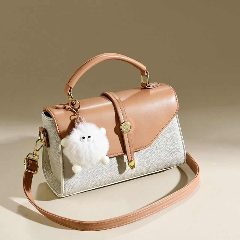 Retro, fashionable, simple and elegant 2025 early spring large-capacity new stylish ins hand-carry crossbody small square bag for women Application Scenario