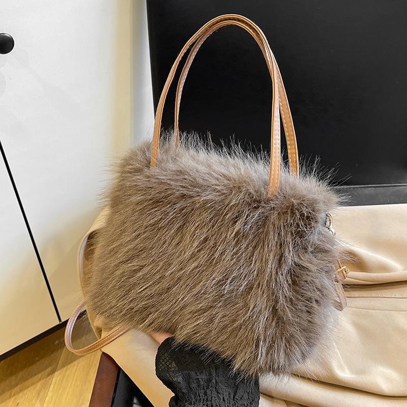 A new 2024 trendy, fashionable and stylish plush bag for women, a Korean style niche, trendy and versatile single-shoulder bag Specification drawing