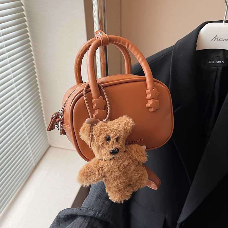 Carrying a fashionable baseball underarm bag for women, 2024 new retro and trendy versatile single-shoulder bag, simple and casual crossbody bag Specification drawing