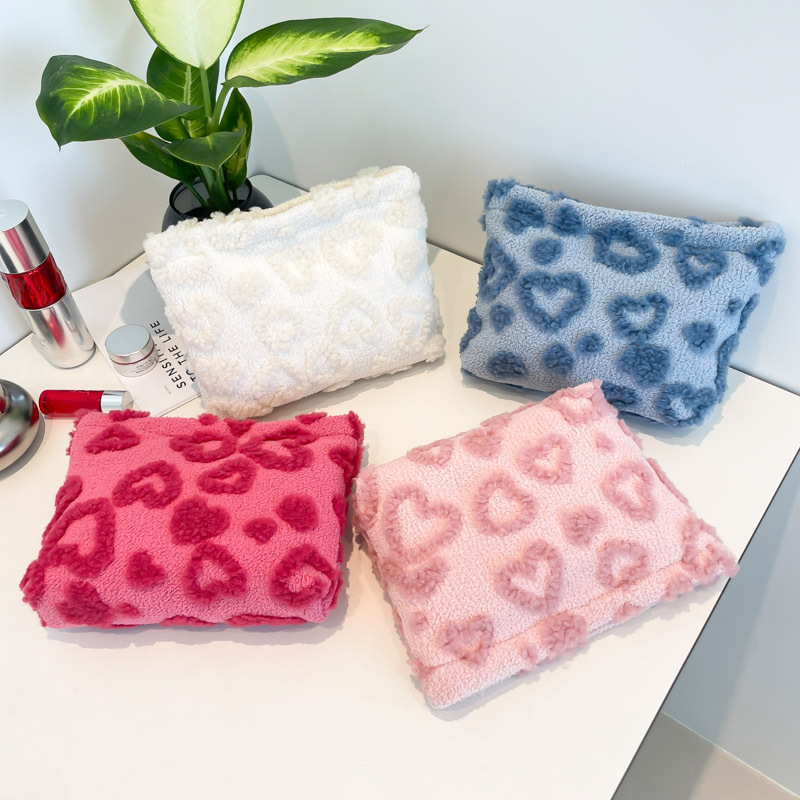 2025 Cross-border cute velvet bag, zipper bag, mini jewelry, cosmetics storage, coin purse Application Scenario
