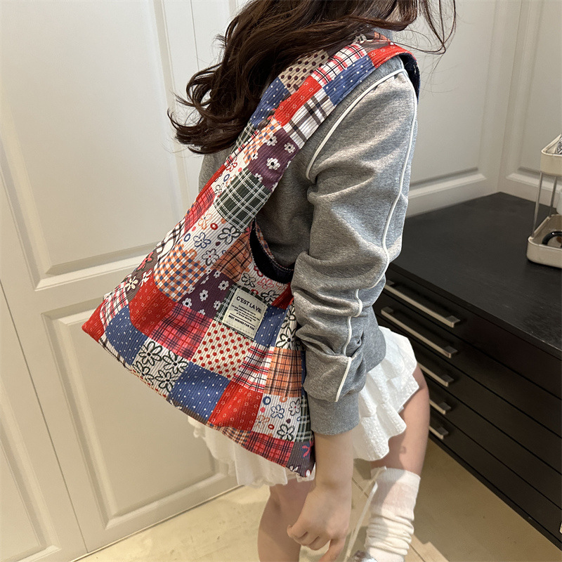 This year, underarm bags are in vogue. This is a new summer fashion handbag for women in 2025, a versatile single-shoulder commuting crossbody bag Specification drawing