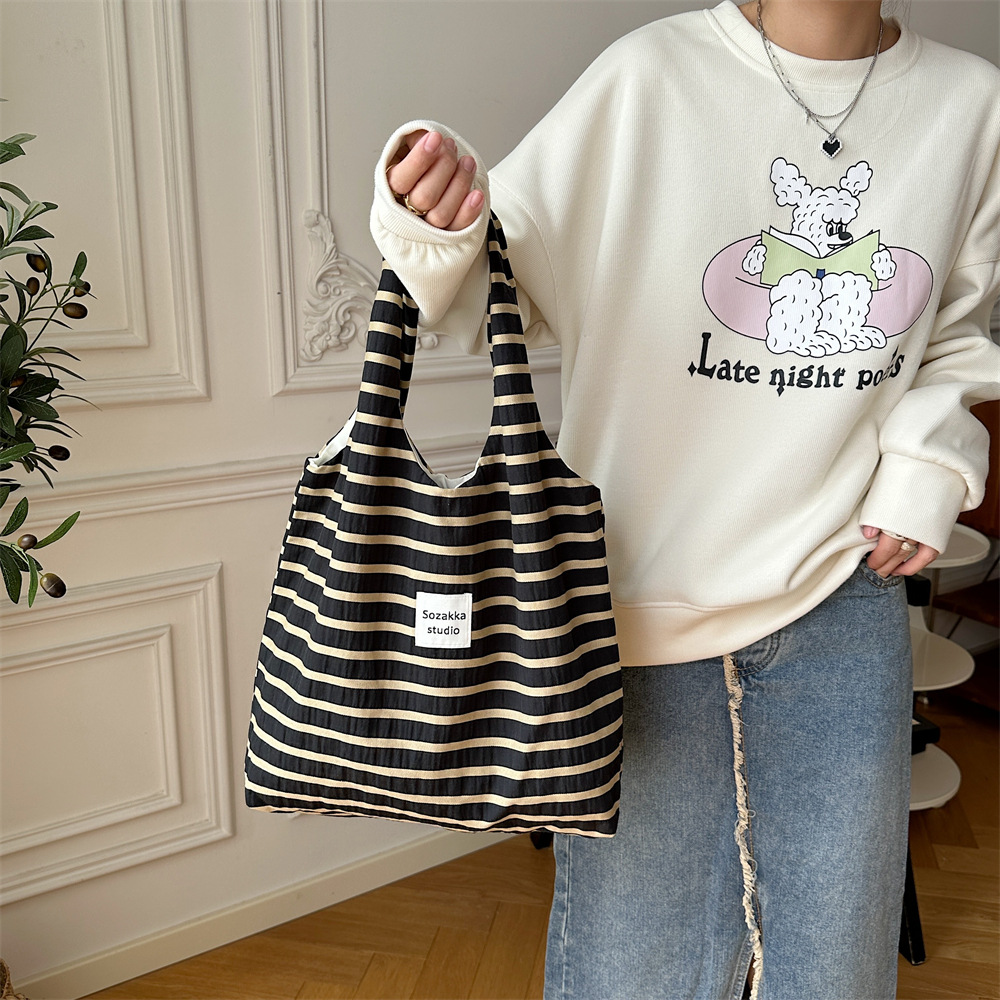 38302 canvas bag, student book, large capacity for class, single-shoulder Korean retro style commuter Tote mommy bag Application Scenario