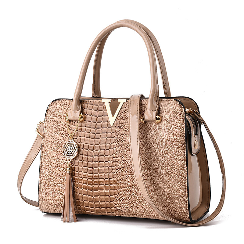 High-end quality handbag, 2024 new style, fashionable European and American retro embossed crocodile pattern, large-capacity shaped mom bag details Picture