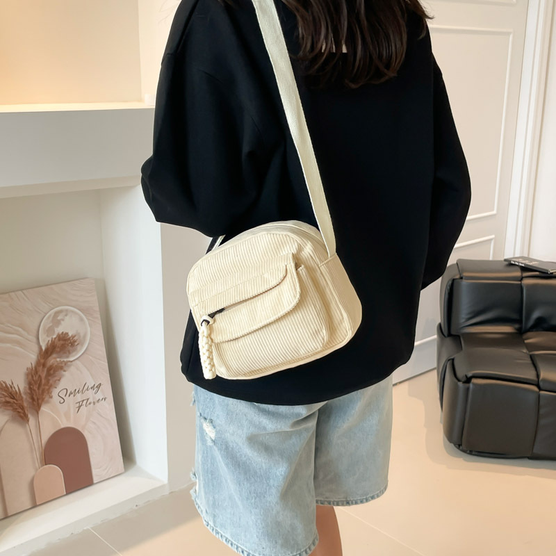 The 2025 new Korean-style stylish and chic small square bag for women, a simple single-shoulder bag for casual commuting, and a crossbody bag for women Specification drawing