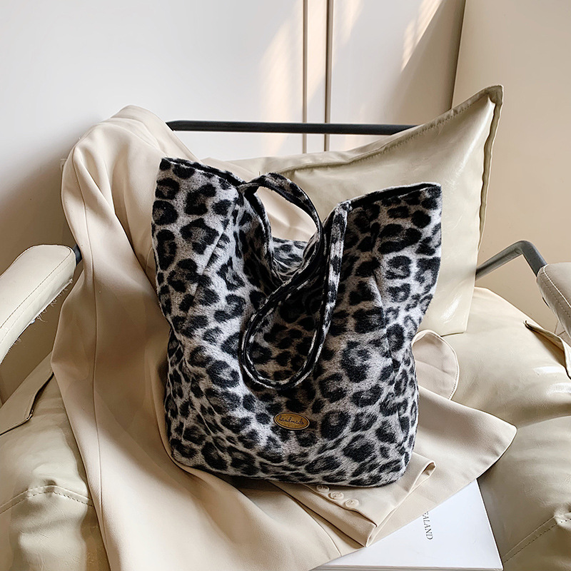 Retro large-capacity tote bag for women, 2024 new trendy and fashionable leopard print shoulder bag, high-end and versatile underarm bag Specification drawing