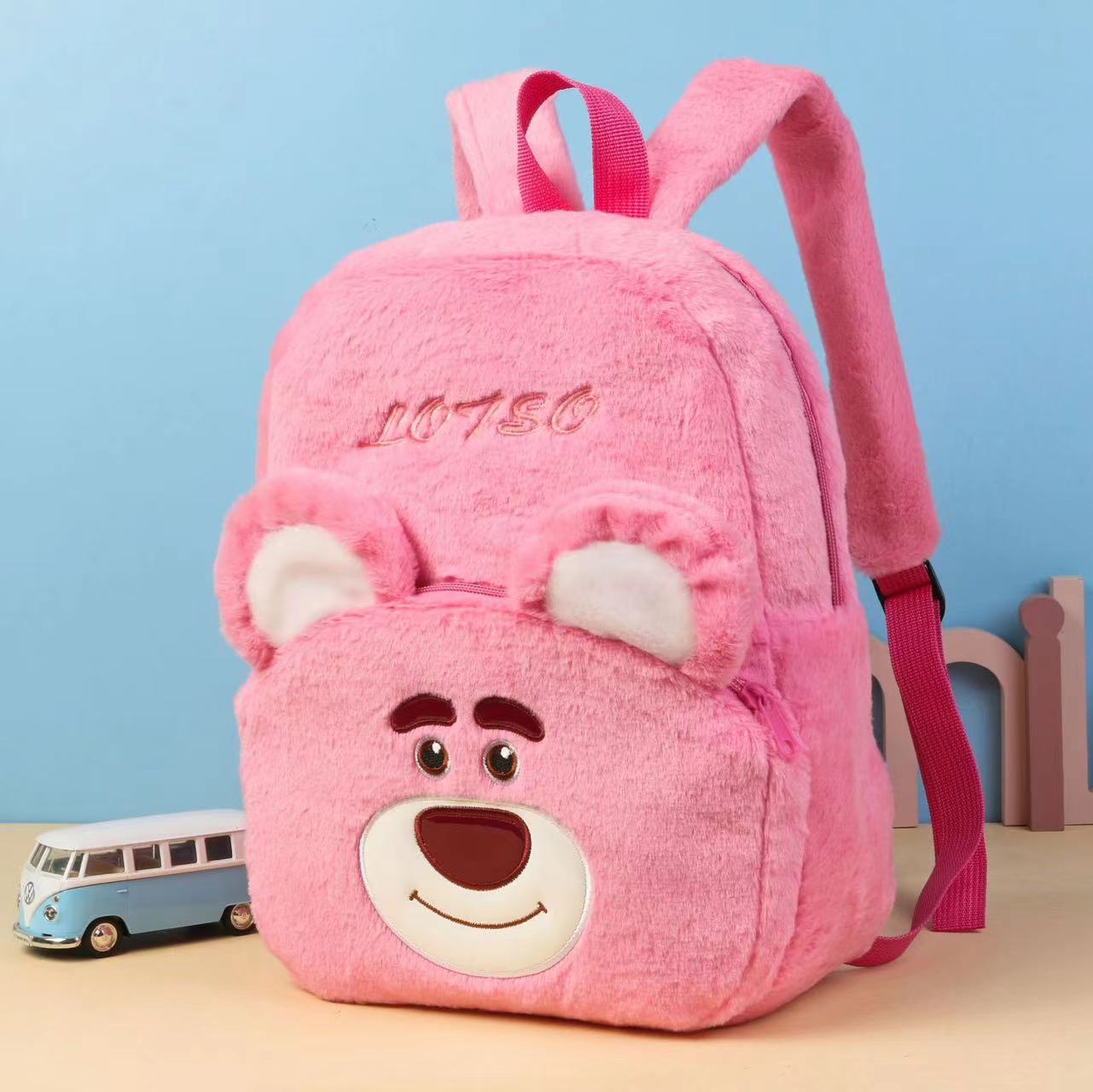 2023 New large-capacity Sanrio Strawberry Bear Kulomi Backpack Storage Bag Application Scenario