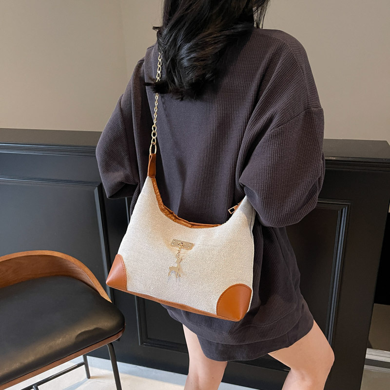 European and American fashionable women's bag Spring/Summer single-shoulder crossbody bag 2025 large capacity commuting chain bag details Picture