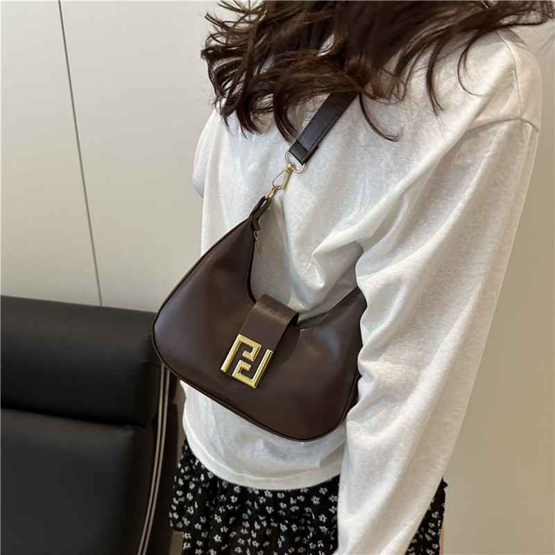 The new French style bag for Spring/Summer 2025 is a solid color, simple and versatile, elegant single-shoulder underarm crossbody bag details Picture