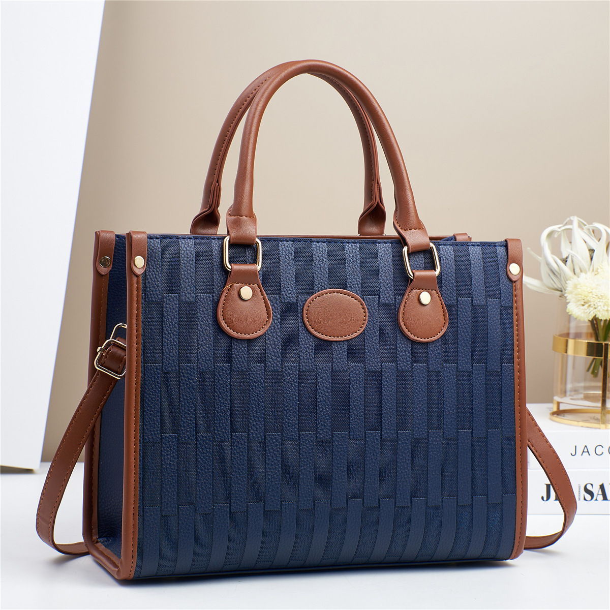 New large-capacity, fashionable and versatile women's bag, simple and trendy color-blocked handbag, simple and elegant women's bag with foreign trade quality Application Scenario