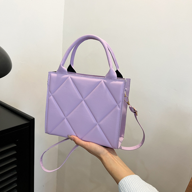 Large-capacity simple tote bag for women, 2025 new trendy spring and summer, fashionable diamond-shaped bag full figure