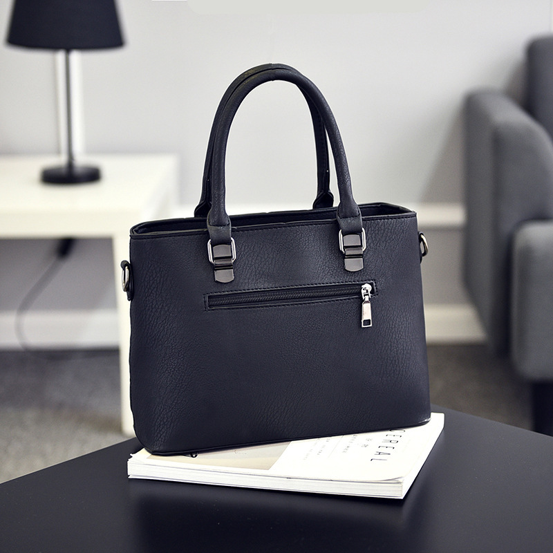 European and American fashion large-capacity handbags, 2022 summer new trendy women's bags, casual single-shoulder crossbody bags for delivery Specification drawing