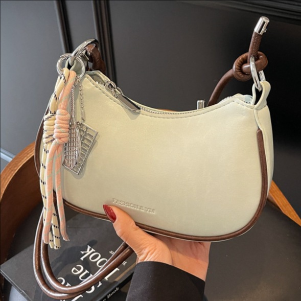 The 2025 new trendy and fashionable underarm bag for women, a casual and versatile commuting single-shoulder bag, simple yet stylish and light luxury crossbody bag full figure