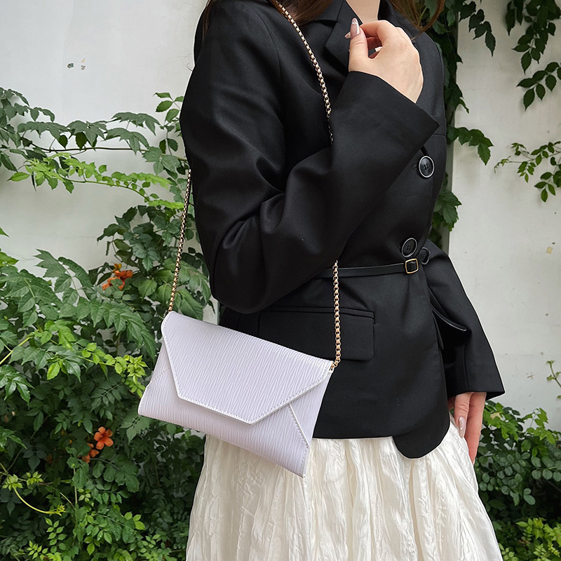 Cross-border European and American fashion pleated hand-held envelope bag for dinner, stylish and individual chain single-shoulder crossbody women's bag Specification drawing