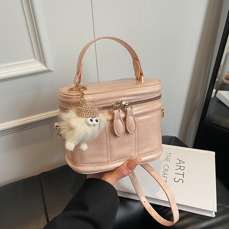 Crossbody bag, versatile small bag, women's 2025 new light luxury niche design, high-end single-shoulder bag, hand-held box bag full figure