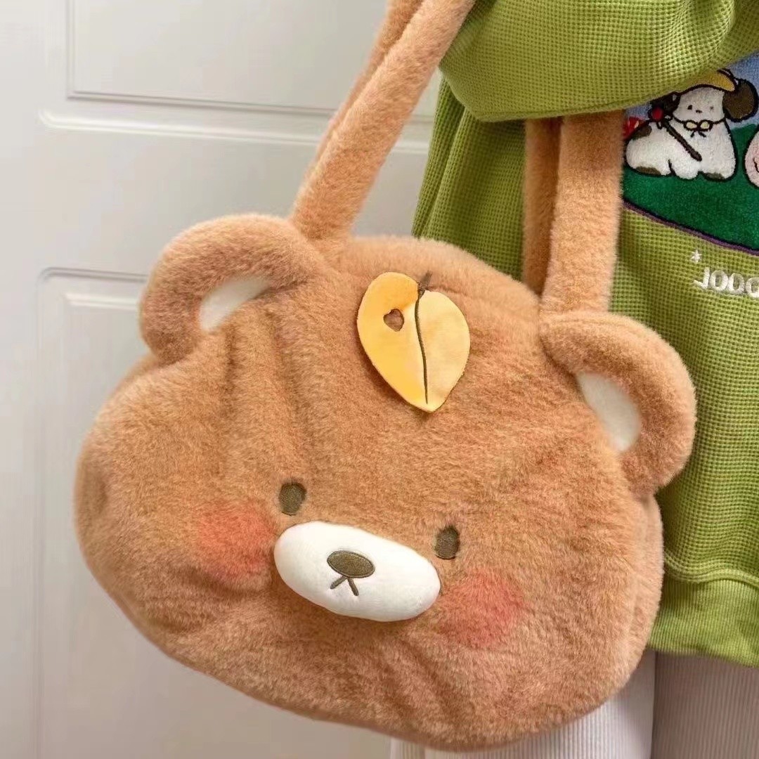 The new large-capacity plush cartoon single-shoulder bag for autumn and winter is stylish and versatile. It's a laid-back and cute single-shoulder bag for female students full figure