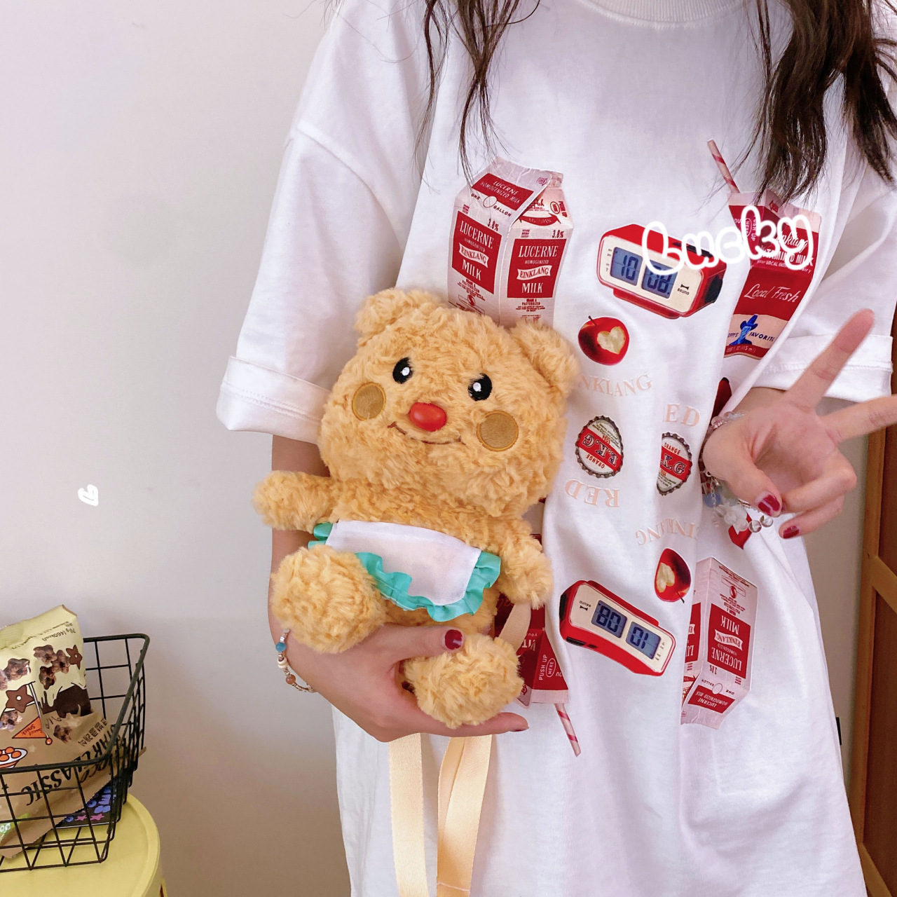 New cartoon butter bear plush toy bag for Instagram girls, cute and sweet crossbody bag, factory direct sale Application Scenario