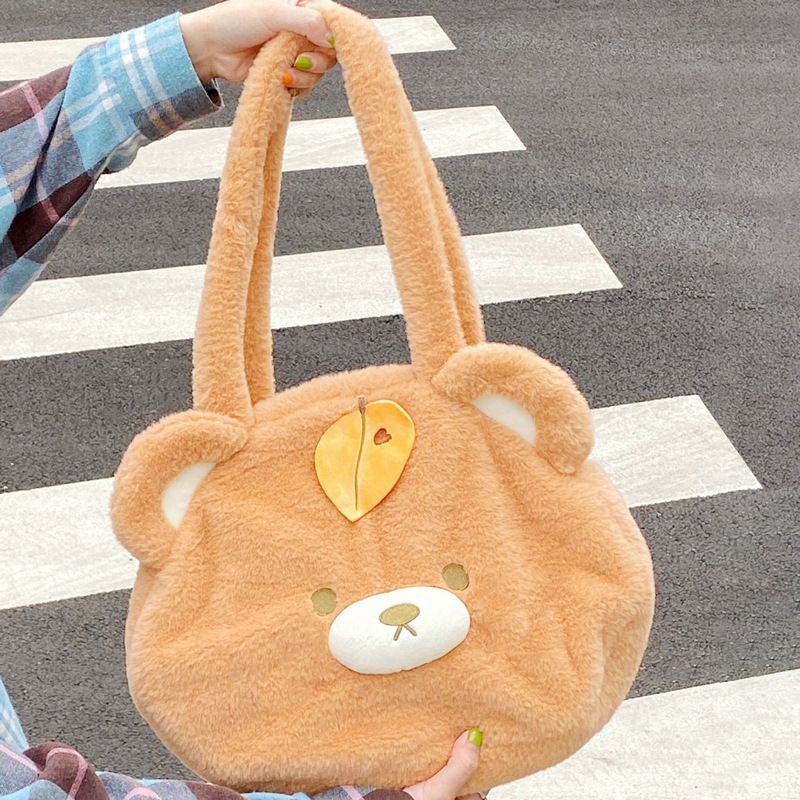 The new large-capacity plush cartoon single-shoulder bag for autumn and winter is stylish and versatile. It's a laid-back and cute single-shoulder bag for female students Application Scenario