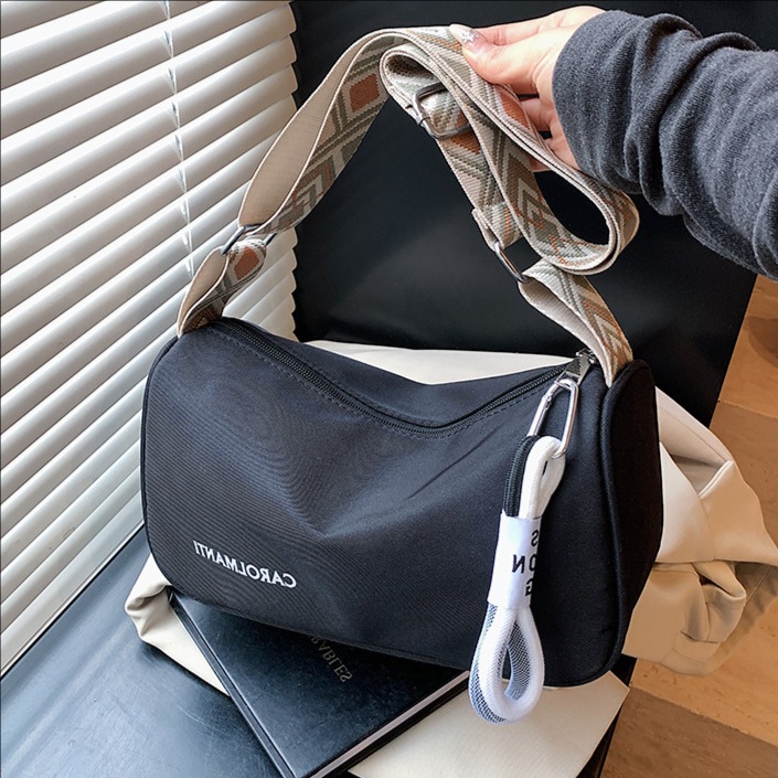 Korean style Instagram trendy casual single-shoulder underarm bag for women 2025 New high-end and simple crossbody pillow bag full figure