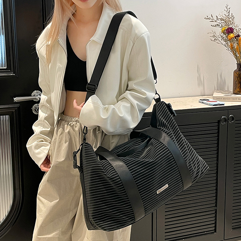 Colorful Fox sports and fitness men's crossbody bag, large capacity travel and business trip waterproof luggage bag, handbag for women details Picture