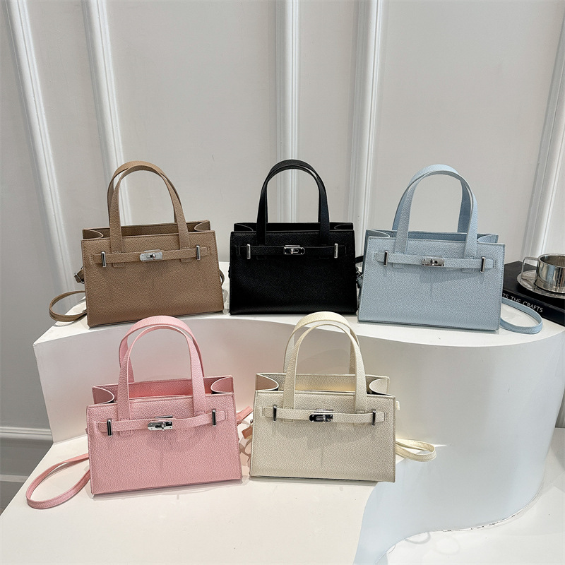 Cross-border bags for Women 2025: New fashionable and versatile single-shoulder bag, new texture casual tote bag, crossbody bag Application Scenario