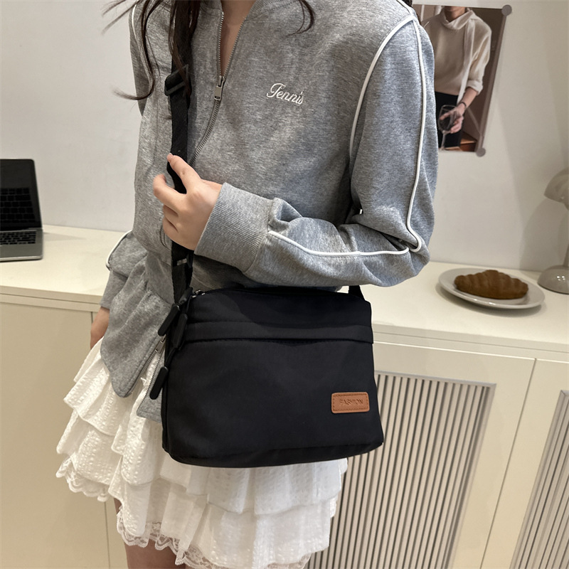 2025 New simple solid color nylon fabric bag for women, multi-functional casual, waterproof, portable and fashionable single-shoulder crossbody bag details Picture