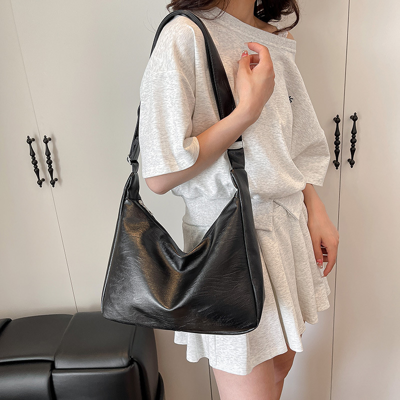 New large-capacity single-shoulder bag for cross-border commuting in the Korean style, a fashionable and retro mother-and-child bag for women, a casual and versatile tote bag Specification drawing
