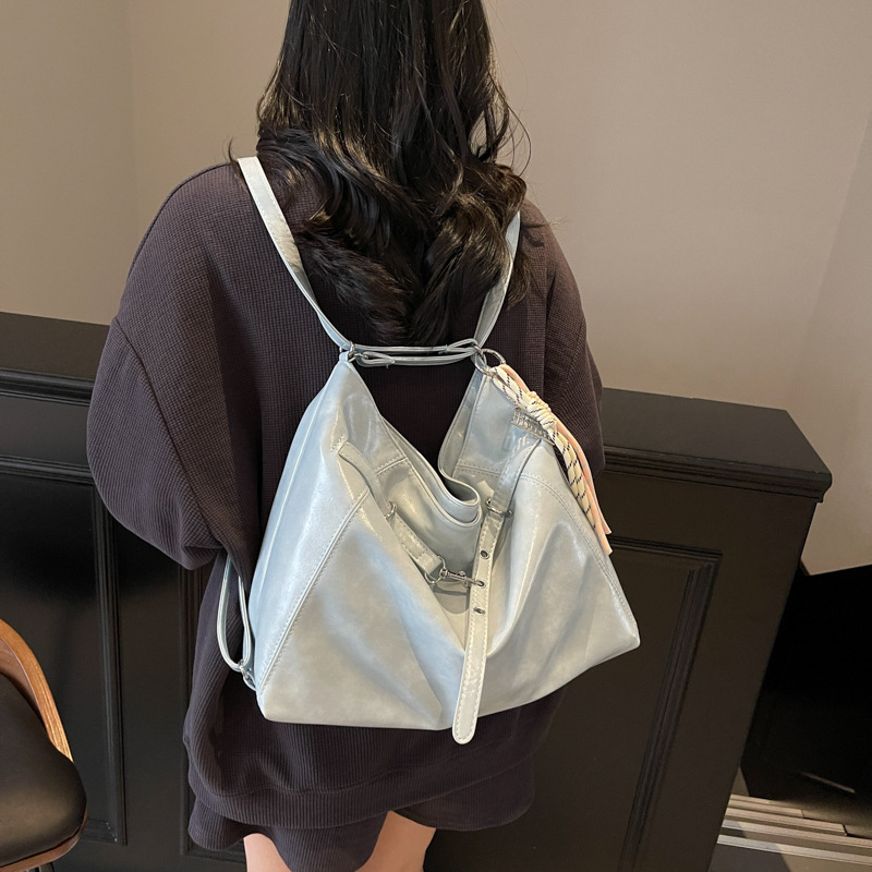 High-capacity commuting bag for women, 2025 new style, high-end, simple and versatile single-shoulder bag, student class crossbody bag details Picture