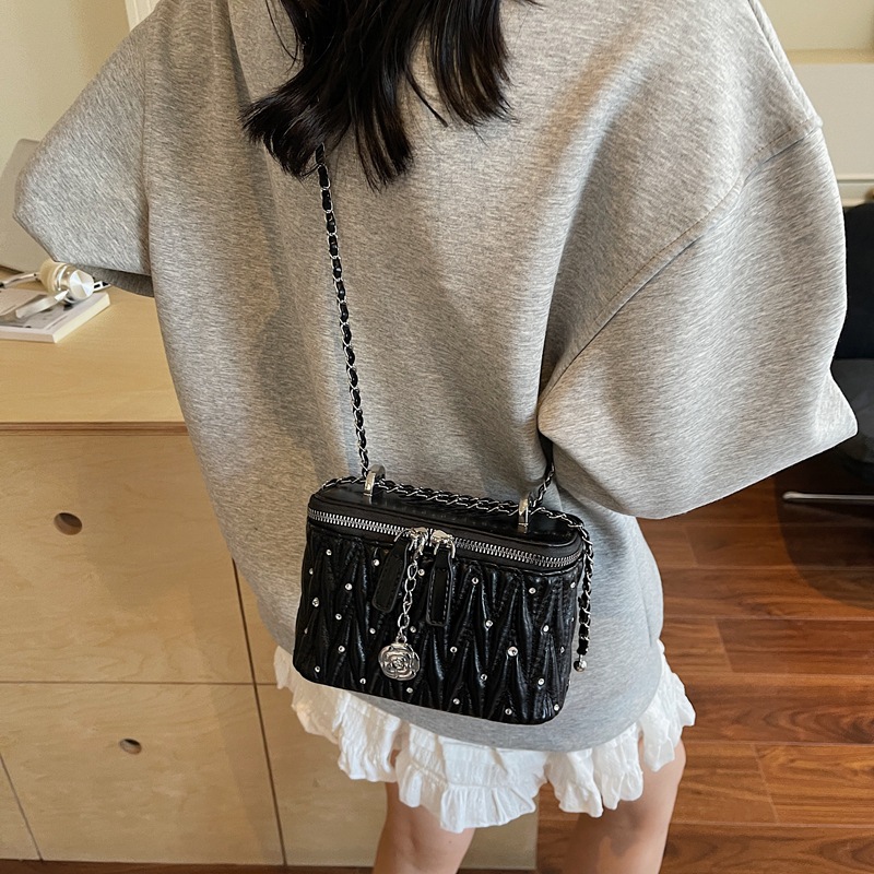 Summer 2025 Chanel-style diamond-shaped chain bag, women's shiny diamond simple box bag, versatile crossbody bag, single-shoulder small bag details Picture