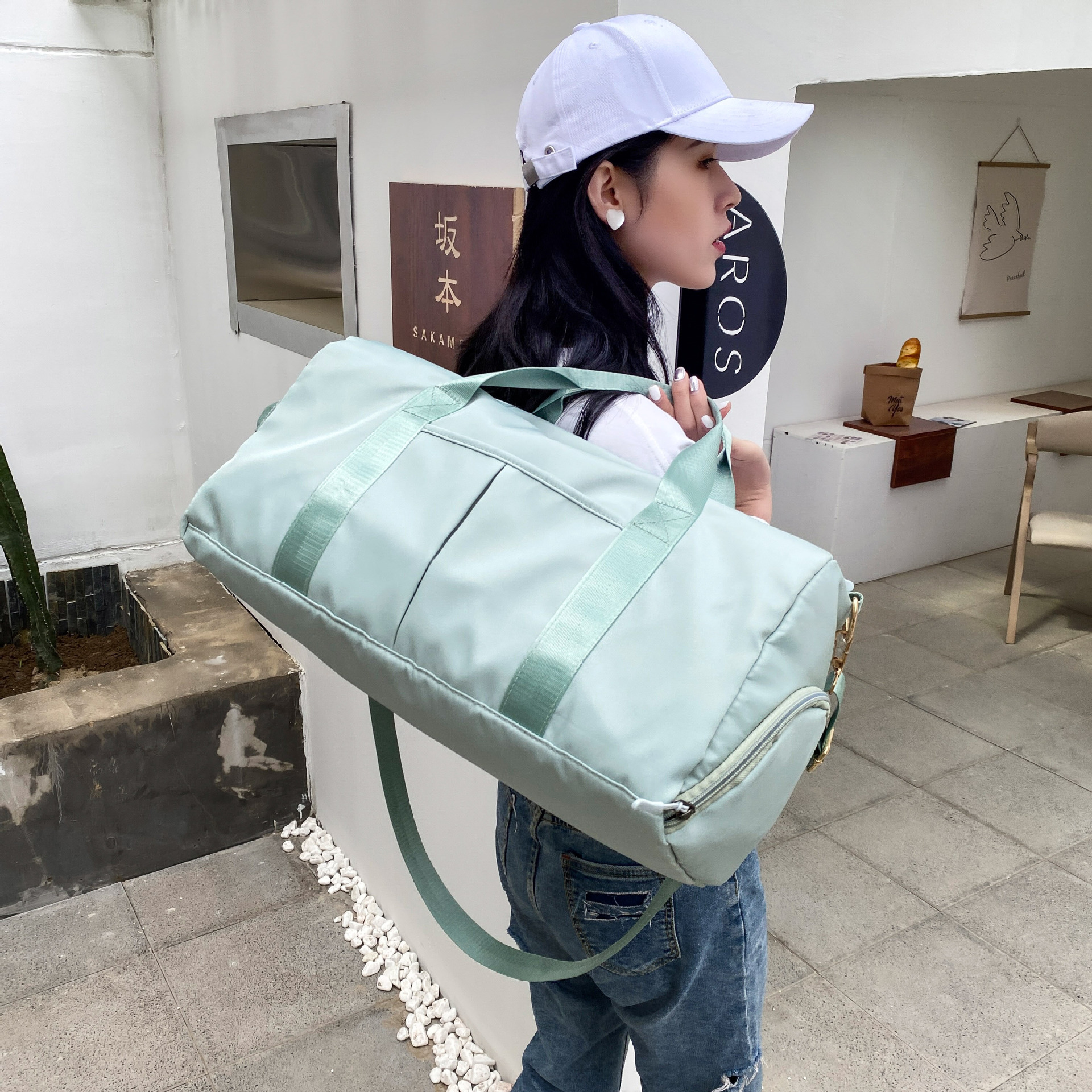 Large-capacity hand-held travel bag, dry and wet separation, yoga and fitness bag, short-distance storage, travel bag, crossbody bag details Picture
