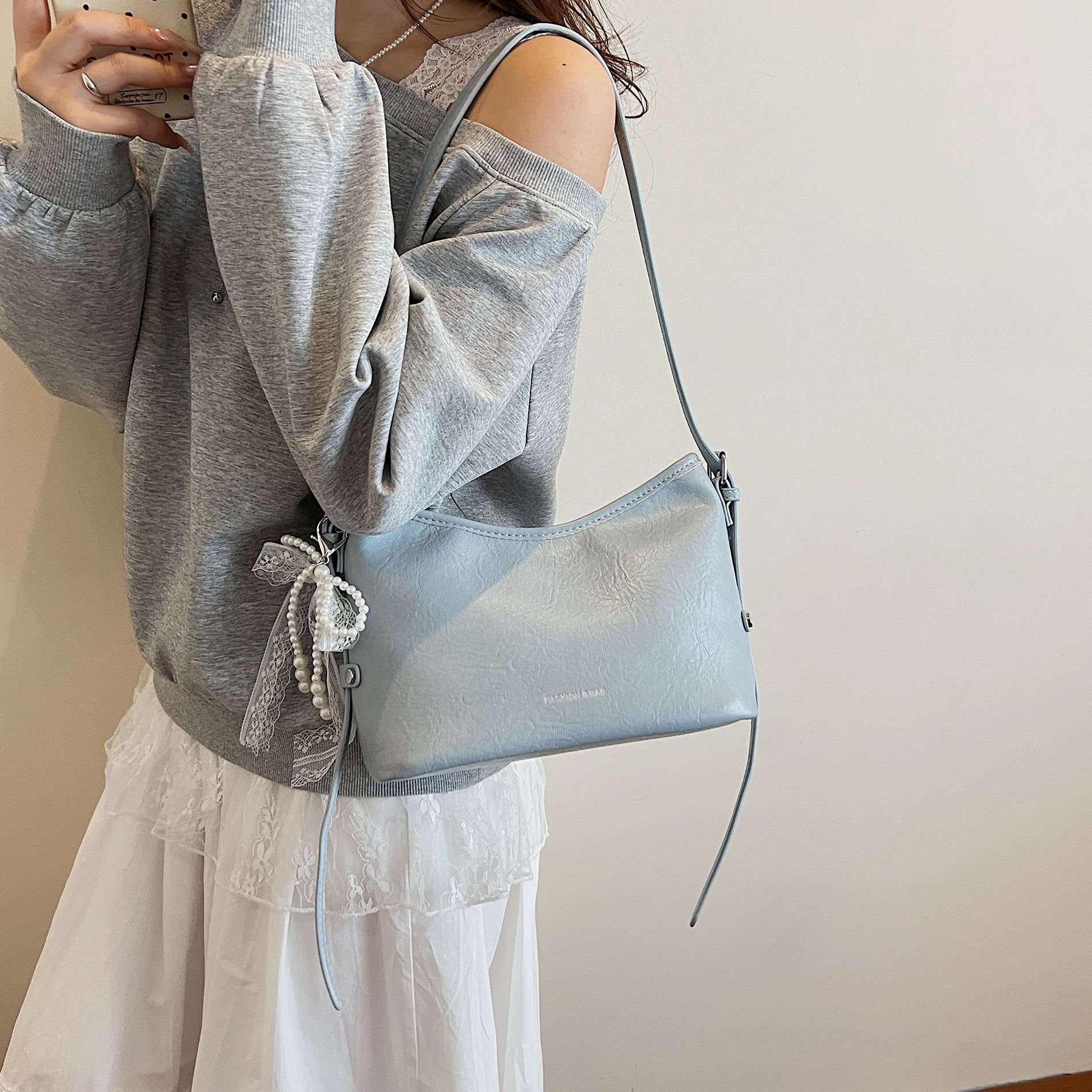 Underarm bag for women, 2025 new high-end, niche single-shoulder bag, versatile for commuting, crossbody bag. Bucket bag is in vogue this year details Picture