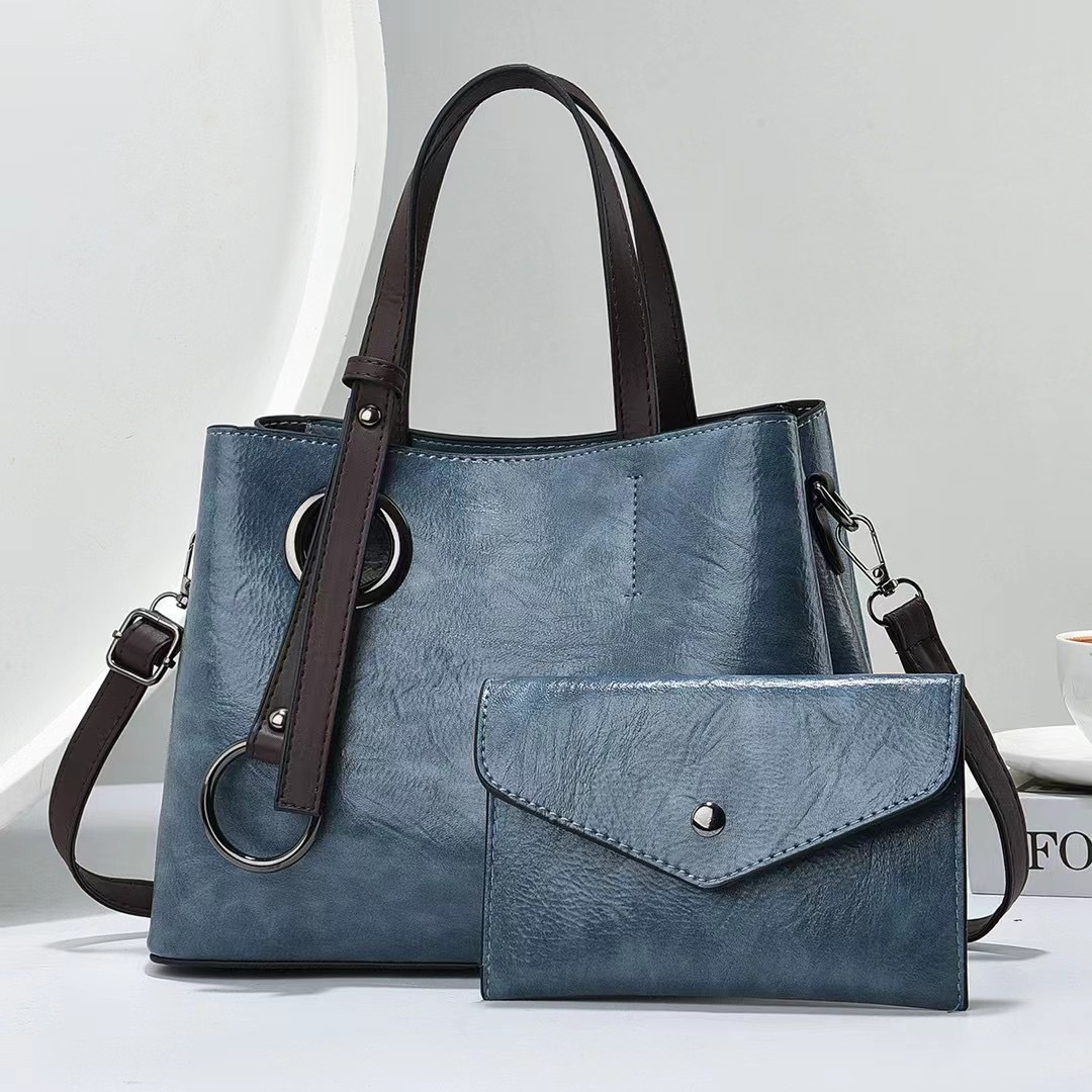 The factory's foreign trade bestseller 2023 new single-shoulder crossbody women's bag is versatile and elegant. It's a great handbag with a large capacity full figure
