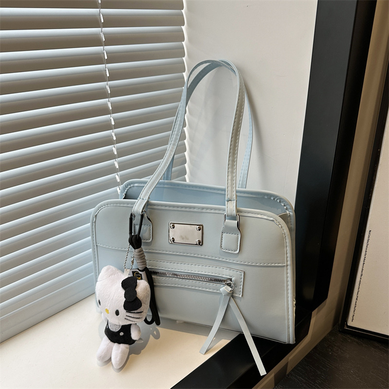 The new Korean version of the women's single-shoulder bag features a unique design, a high-end underarm bag, and a fashionable PU hand-held pillow bag for women full figure