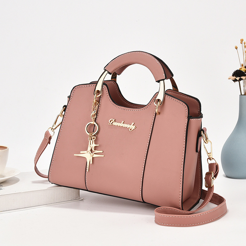 Cross-border delivery of 2024 Spring new fashionable and high-quality star-shaped pendant women's simple single-shoulder crossbody handbag Application Scenario