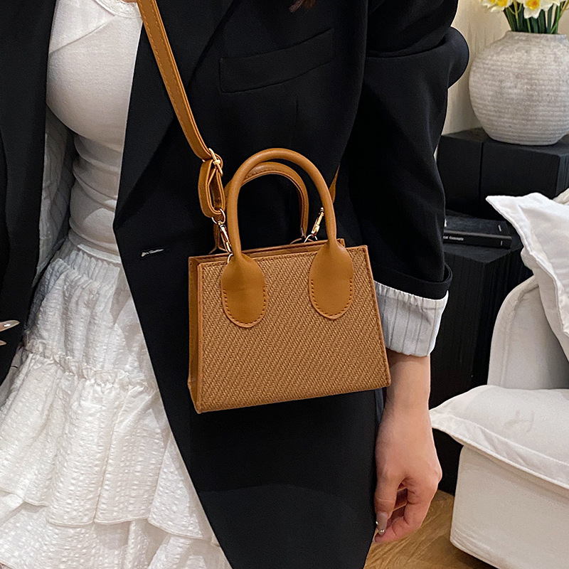 Stylish crossbody handbag, simple commuting bag, fashionable women's bag, 2025 summer new style Korean retro small square bag Specification drawing