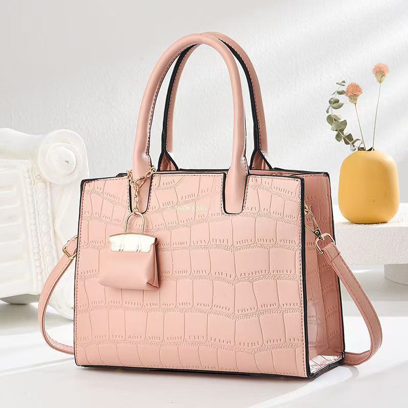 A simple and niche single-shoulder mother-and-child bag for women in 2025, featuring a high-quality crocodile pattern embossed large-capacity handbag for women details Picture