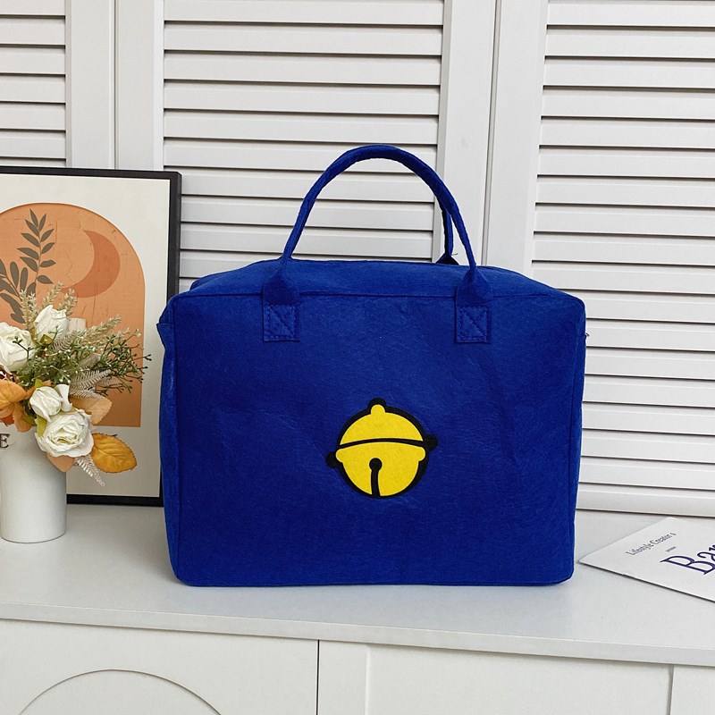Large-capacity cartoon felt storage bag, cute cartoon children's travel luggage bag, short-distance fashionable and portable storage bag Application Scenario