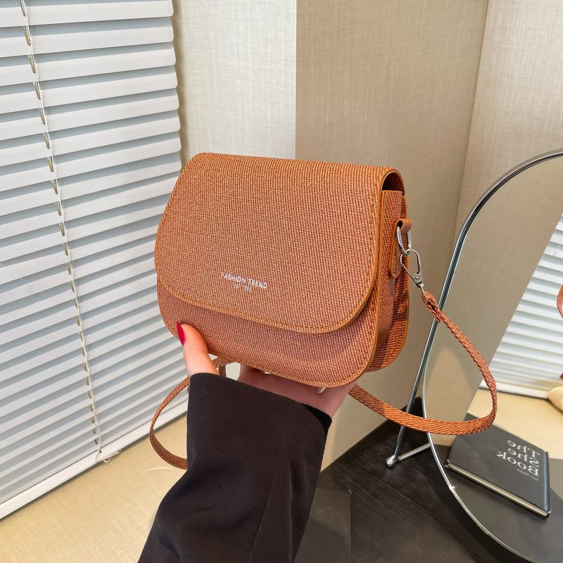 The new Spring 2025 saddle bag, single-shoulder crossbody bag, is a fashionable, simple and niche women's bag that has become a cross-border trend full figure