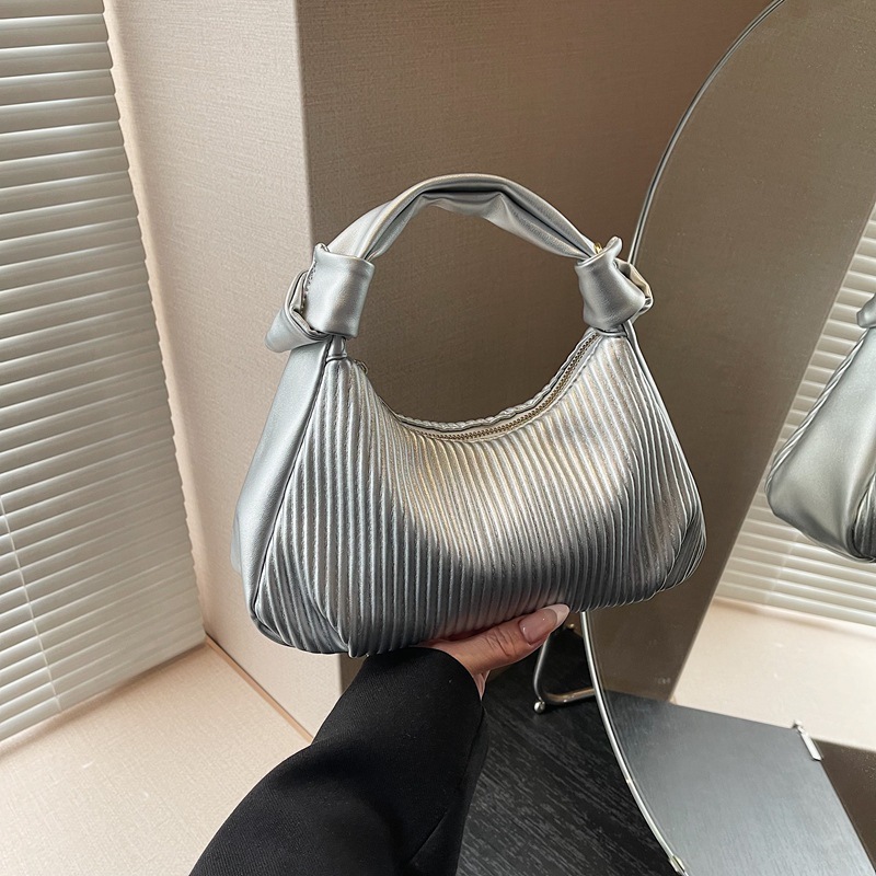 This is a new, simple, casual and versatile single-shoulder bag for women in 2025. It exudes a sense of sophistication and is a niche trend for women Specification drawing