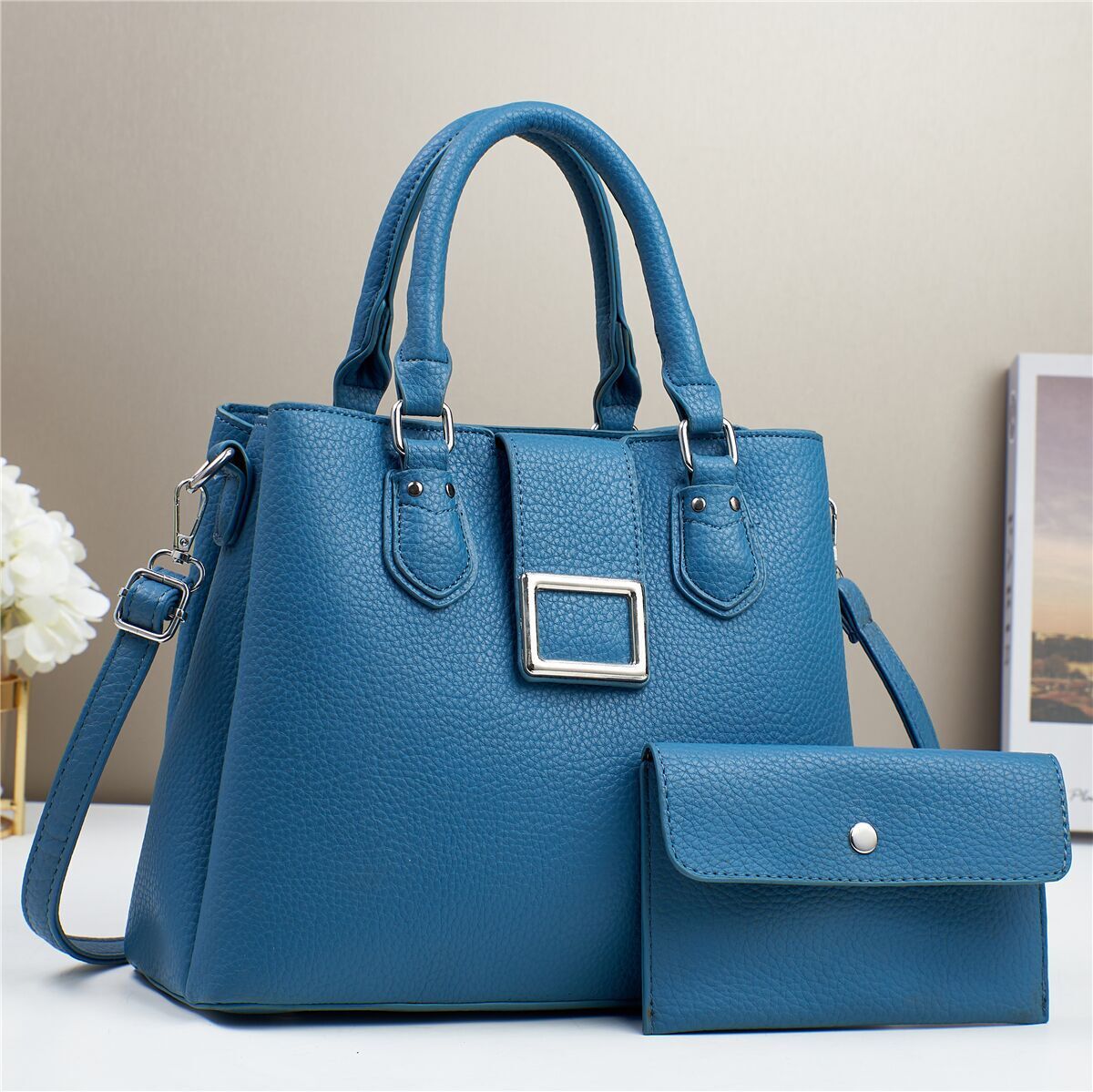 2024 New stylish women's crossbody bag, versatile for moms, autumn and winter fashion handbag, single-shoulder manufacturer, foreign trade ladies Application Scenario