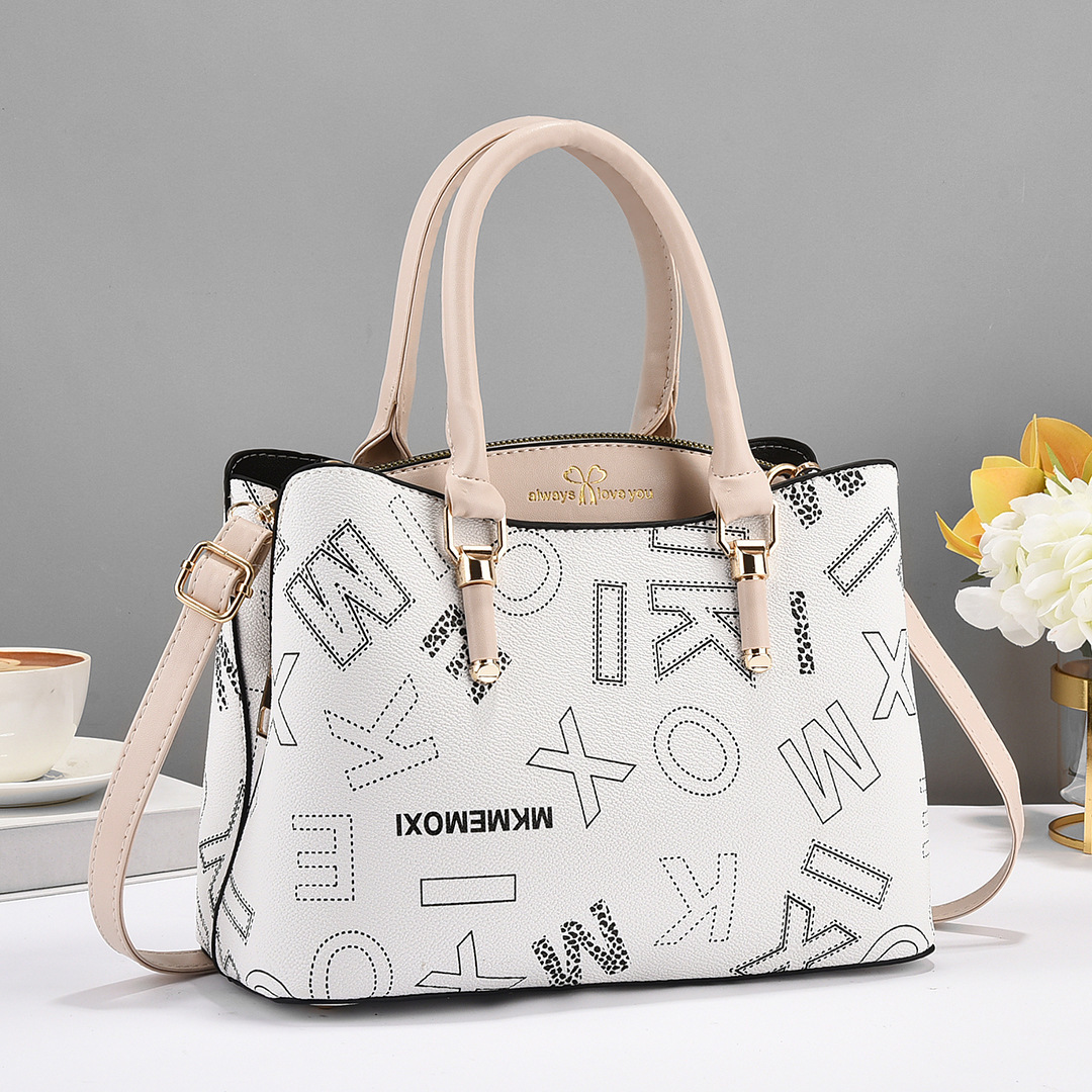 In 2024, there will be trendy and popular stylish bags: simple mom bags, large-capacity fashionable brand handbags for women, and single-shoulder crossbody bags Application Scenario