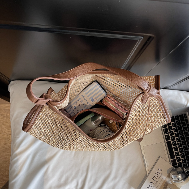 Cross-border beach vacation straw woven bag, lightweight tote bag, new underarm bag, Korean-style handbag, large capacity single-shoulder bag Application Scenario