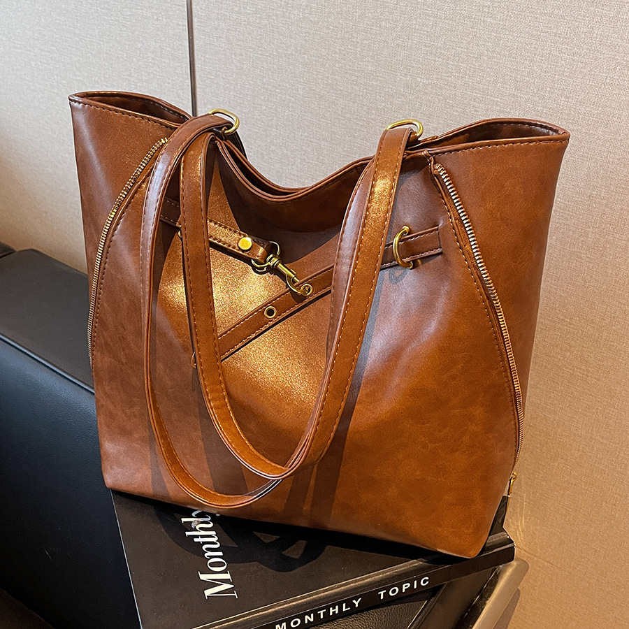 Cool oil wax leather large bag for women 2024 New style fashionable retro backpack, multi-functional casual underarm tote bag full figure