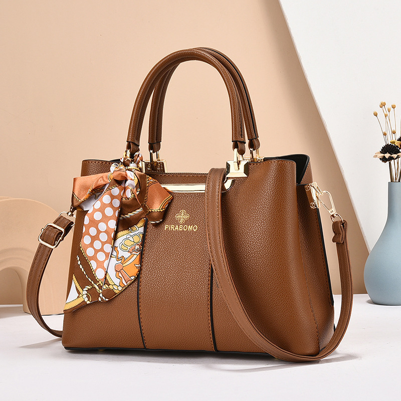 One-piece consignment 2025 new high-end and elegant women's bag, versatile handbag, large capacity middle-aged mom bag Application Scenario
