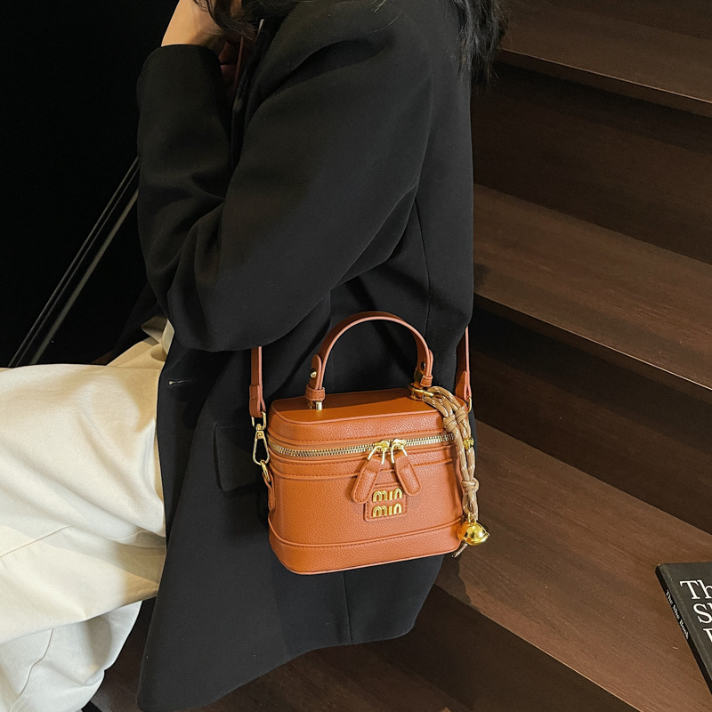 Cross-border high-end hand-held box small square bag for women 2025 New Korean style trendy and fashionable commuting single-shoulder crossbody bag details Picture