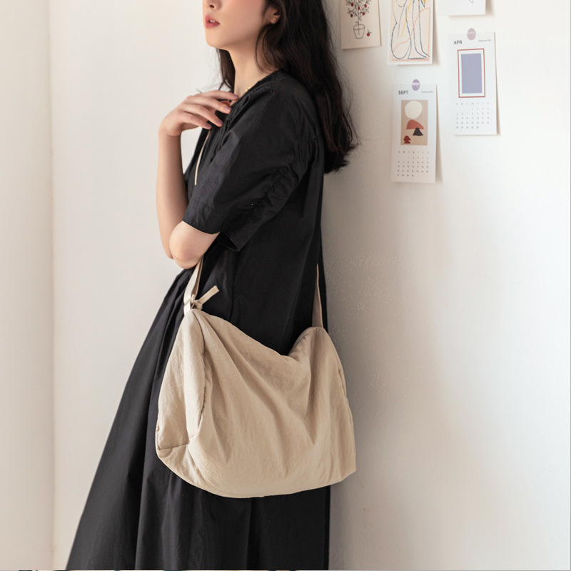Convenient large-capacity soft cloth bag, simple cloth bag, single-shoulder bag, women's crossbody bag, Japanese-style cylindrical bag, student class bag for women details Picture